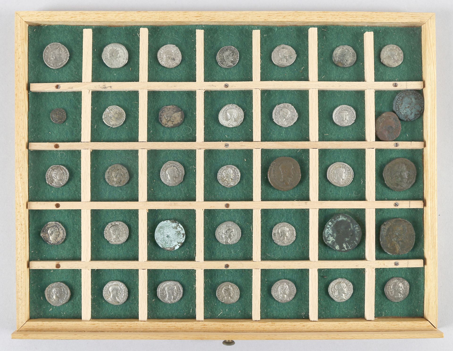 Konvolut 36 antiker römischer Münzen (Kaiserzeit)