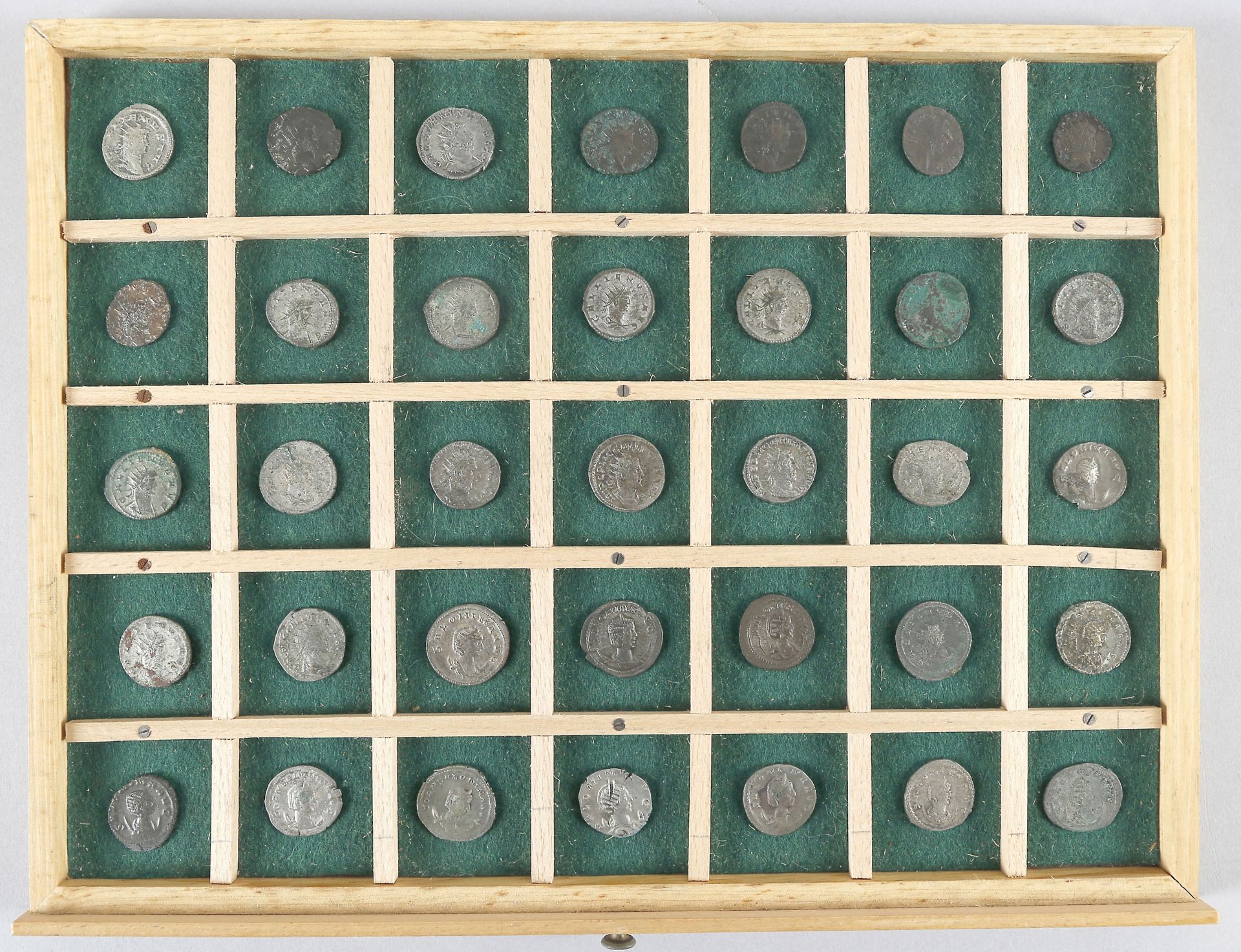 Konvolut 35 antiker römischer Münzen (Kaiserzeit)