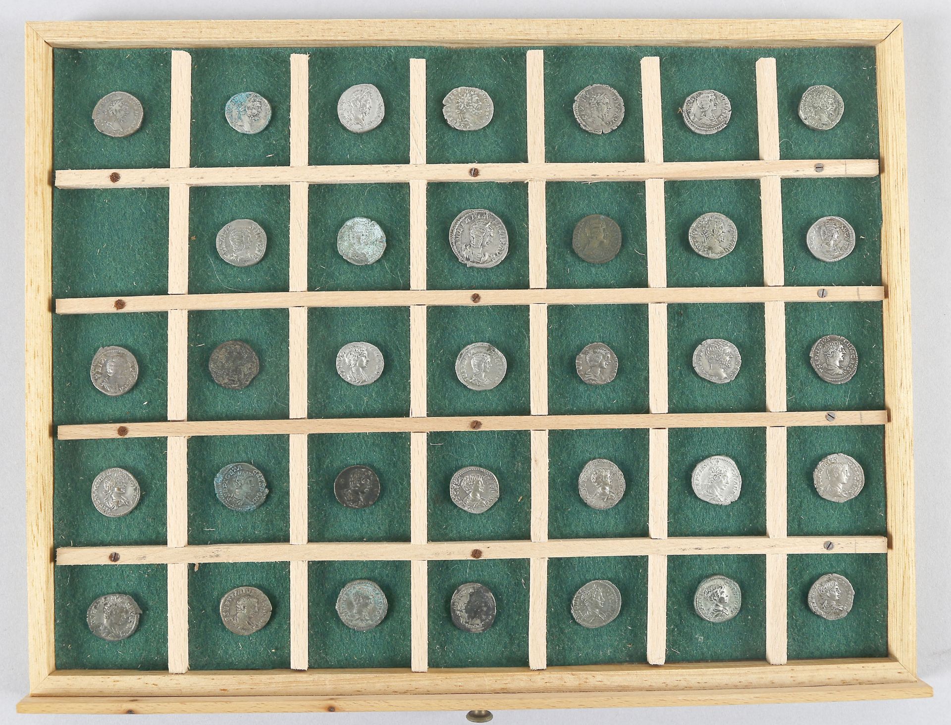 Konvolut 34 antiker römischer Münzen (Kaiserzeit)