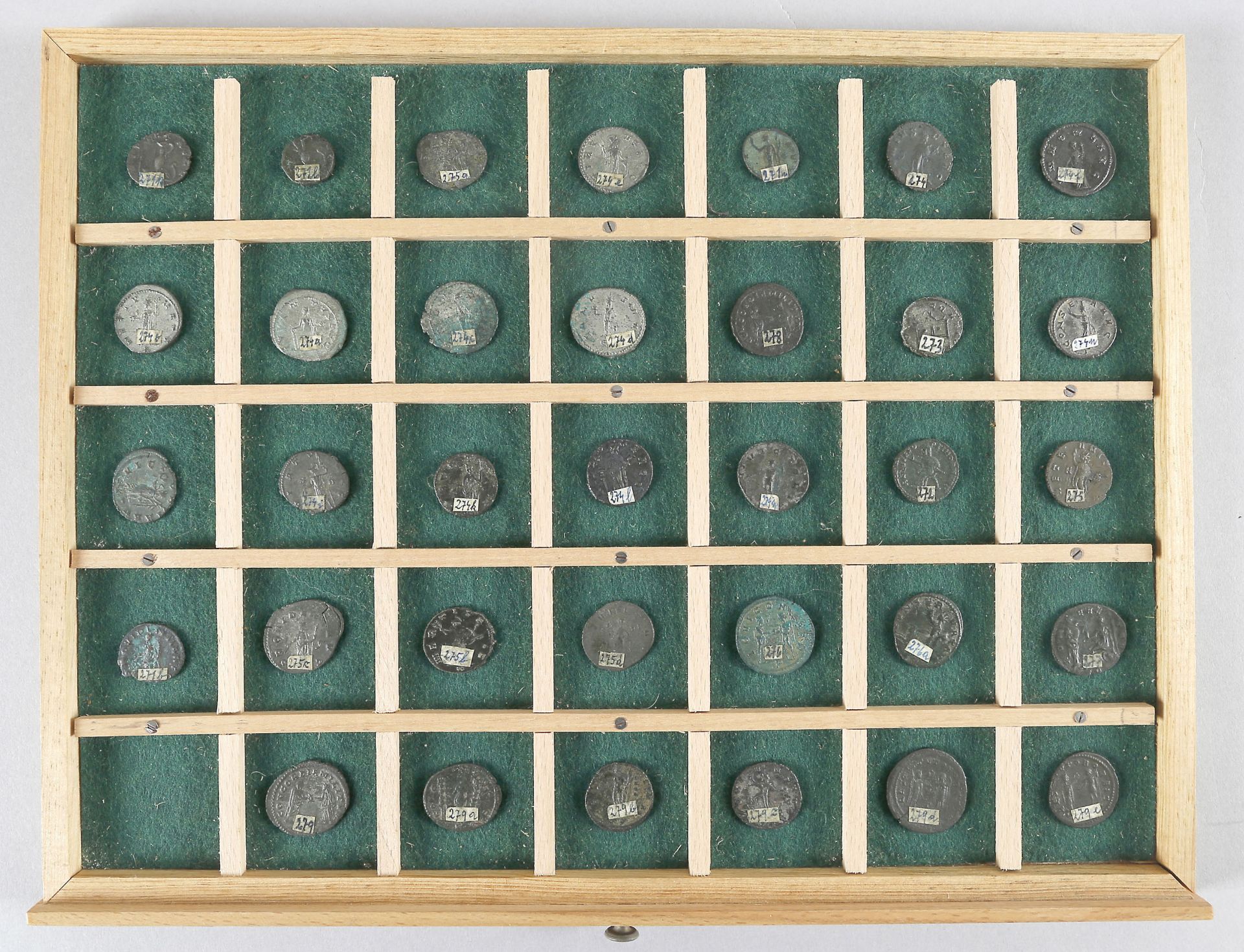 Konvolut 34 antiker römischer Münzen (Kaiserzeit) - Image 2 of 2