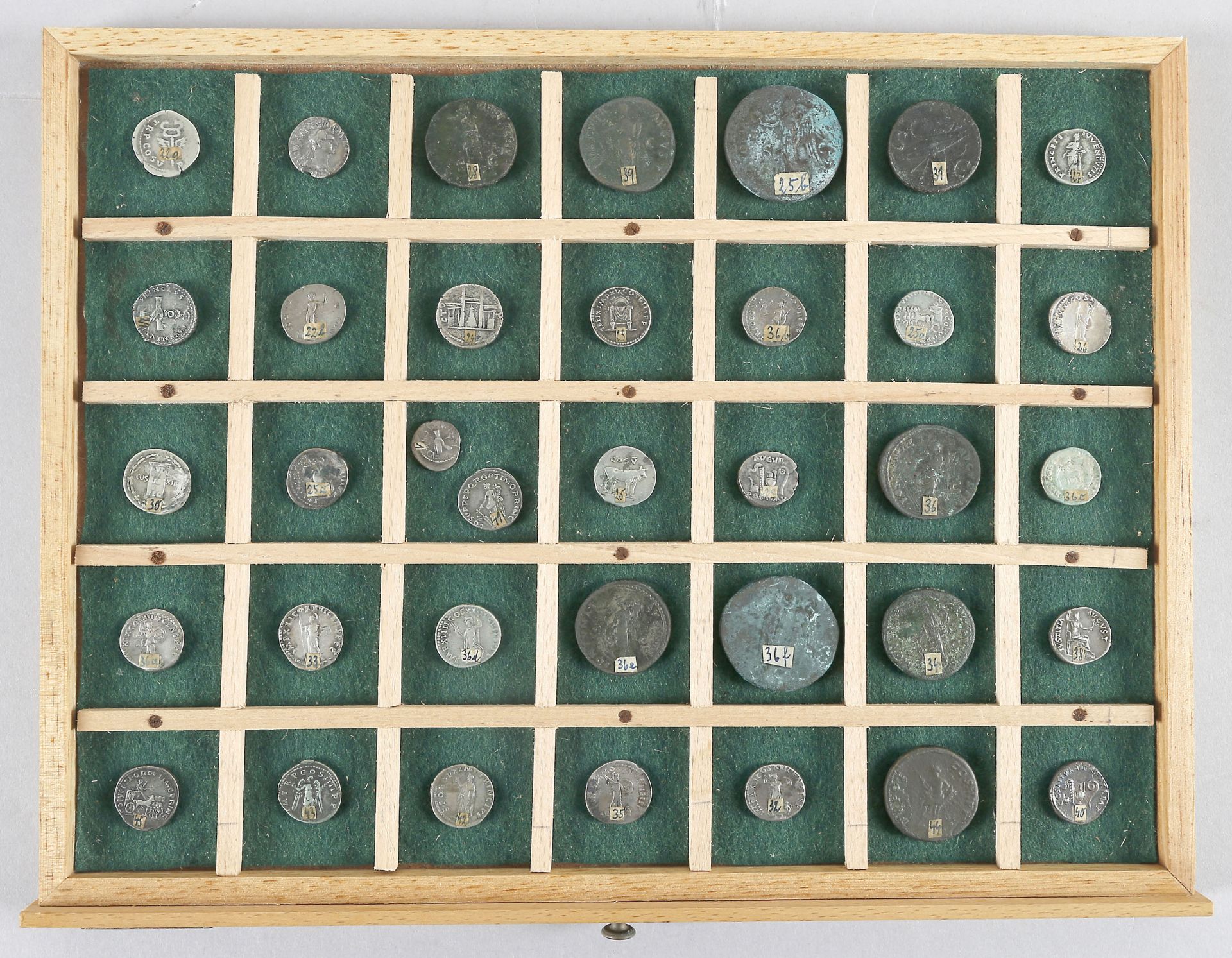 Konvolut 36 antiker römischer Münzen (Kaiserzeit) - Image 2 of 2
