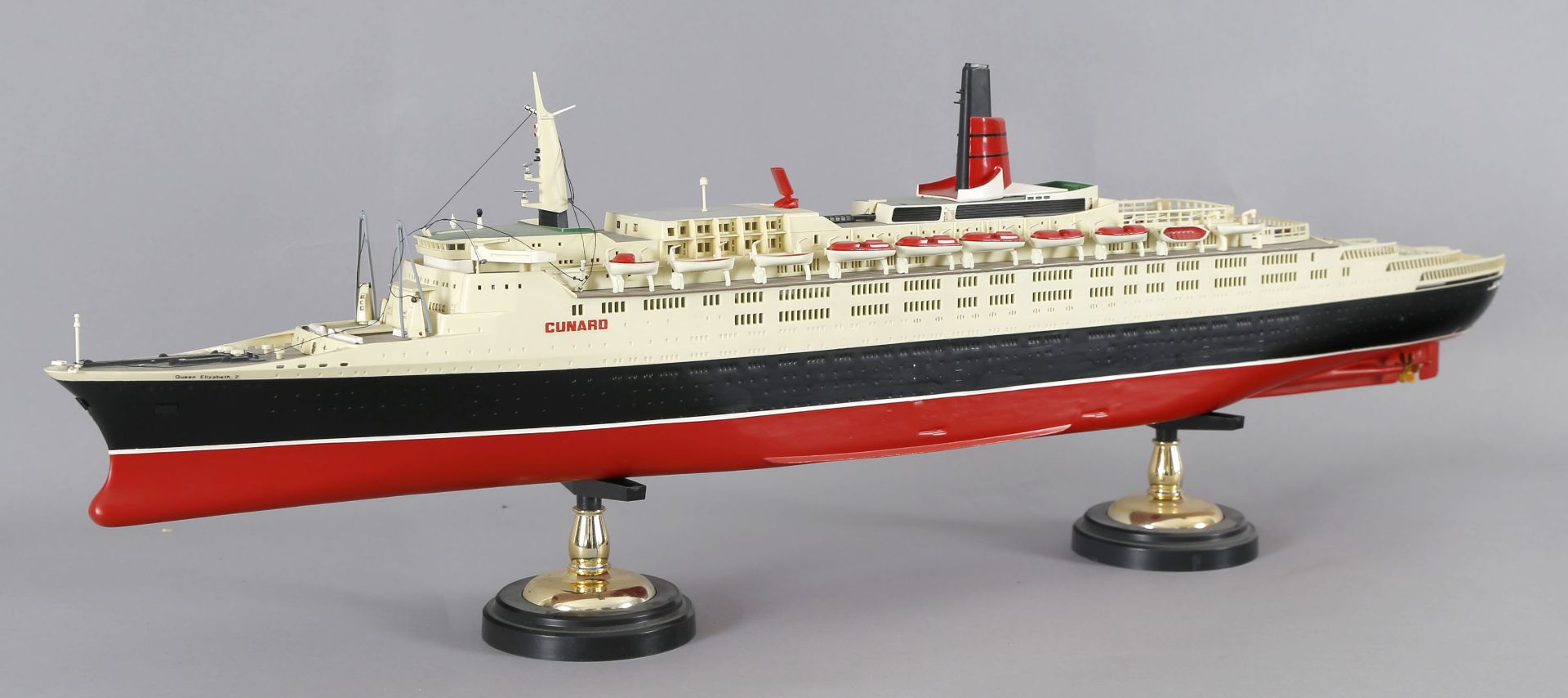 Kunststoffschiffsmodell 'Queen Elisabeth 2', Cunard, Maßstab 1:450