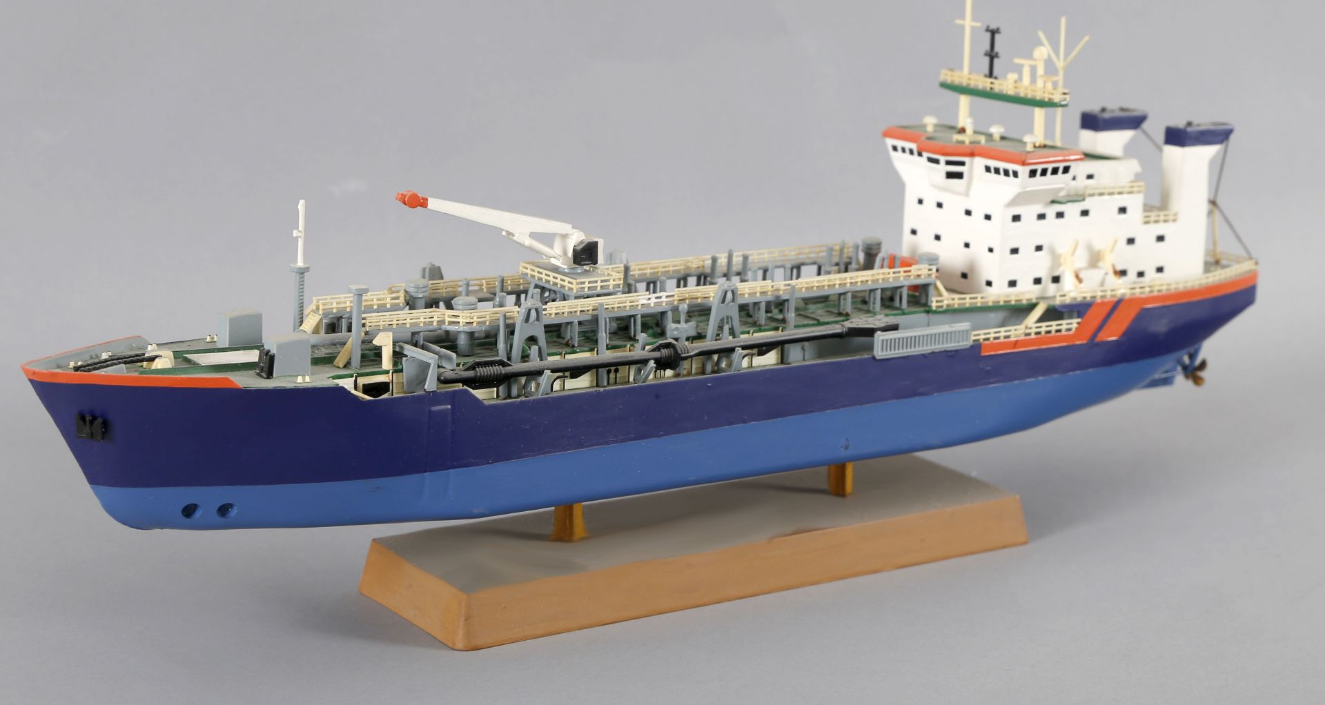Kunststoffschiffsmodell eines niederländischen Saugbaggers (um 1990)