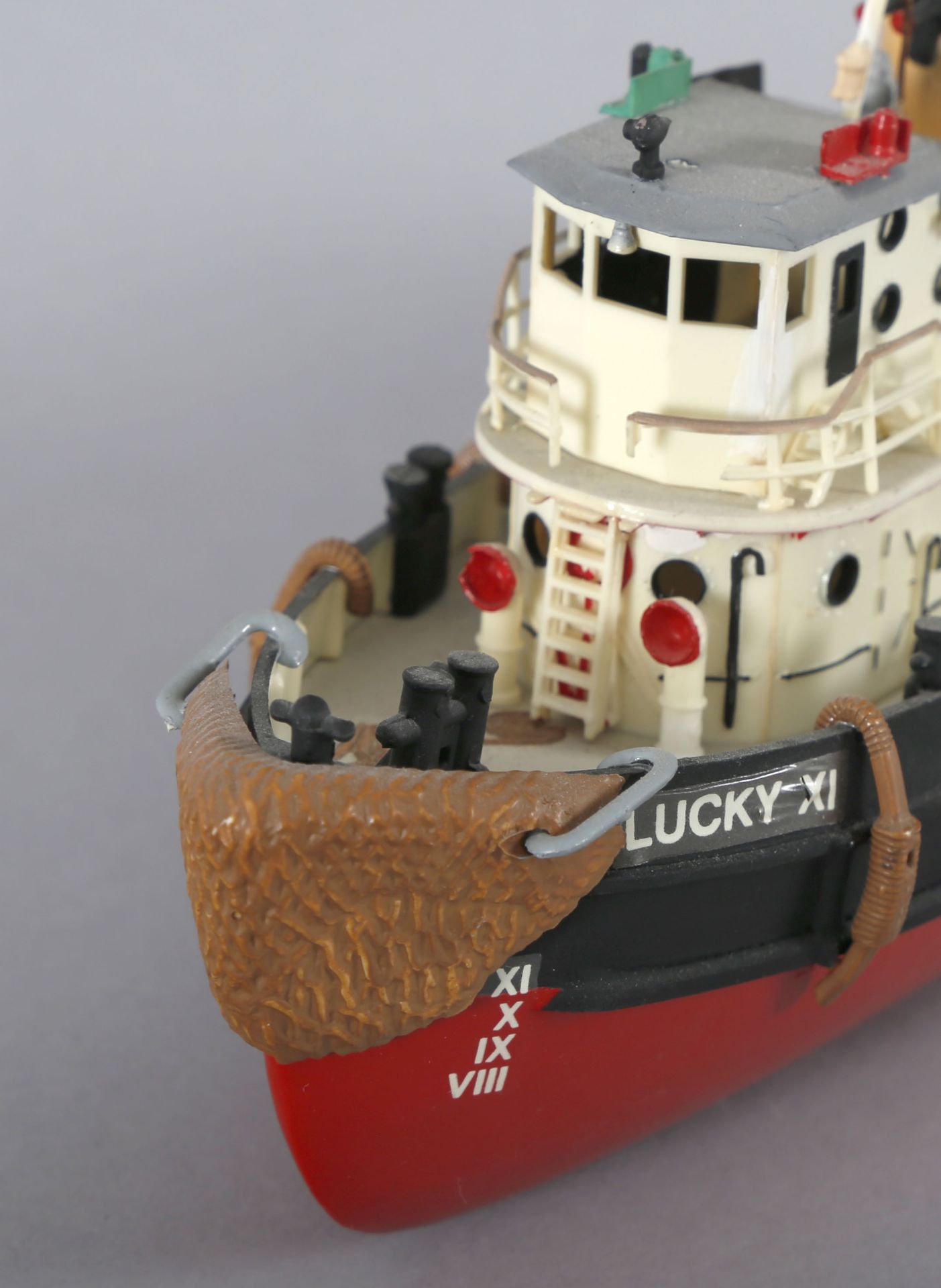 Kunststoffschiffsmodell Hafenschlepper 'Lucky XI' - Bild 3 aus 3