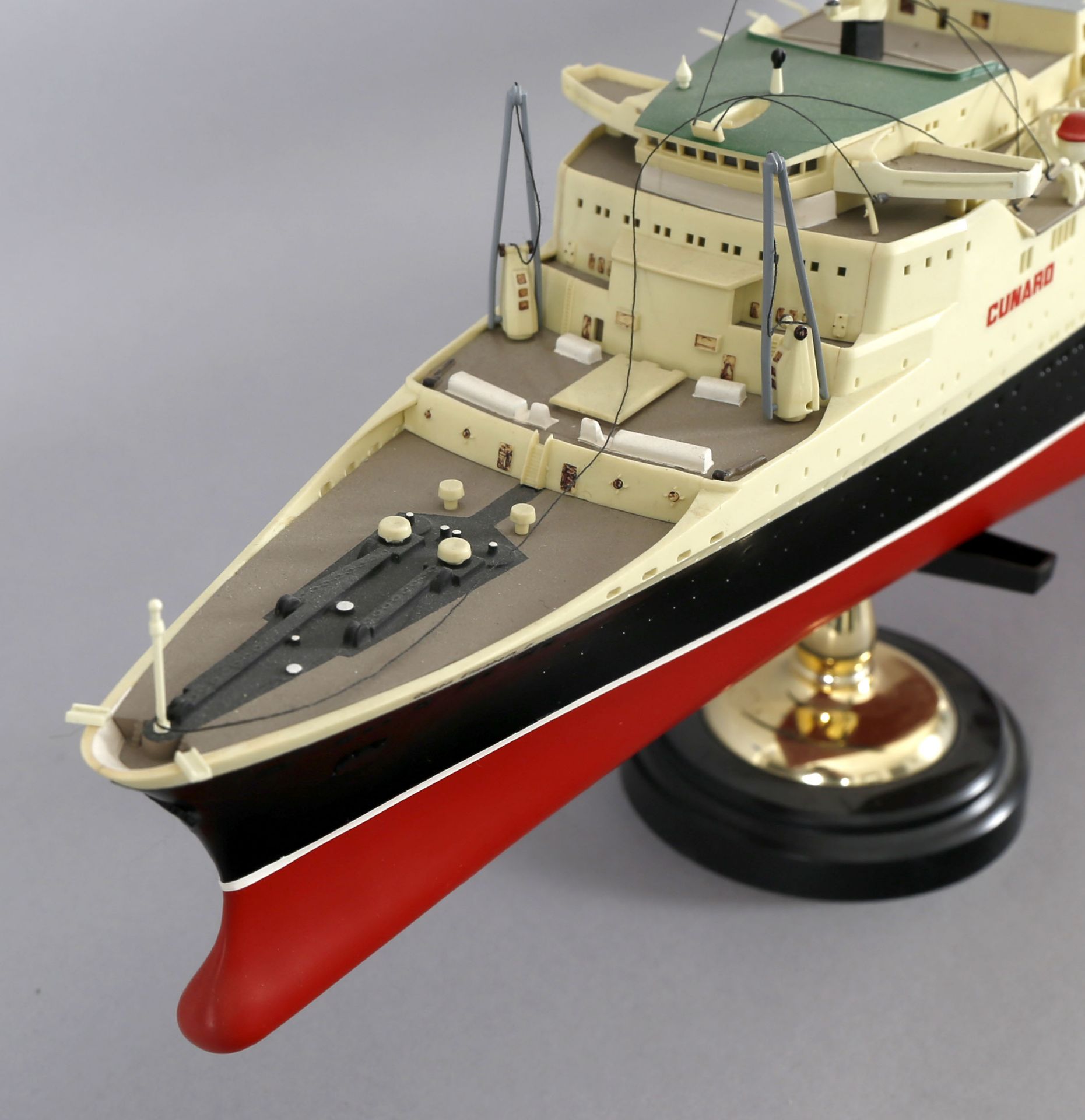 Kunststoffschiffsmodell 'Queen Elisabeth 2', Cunard, Maßstab 1:450 - Image 3 of 3