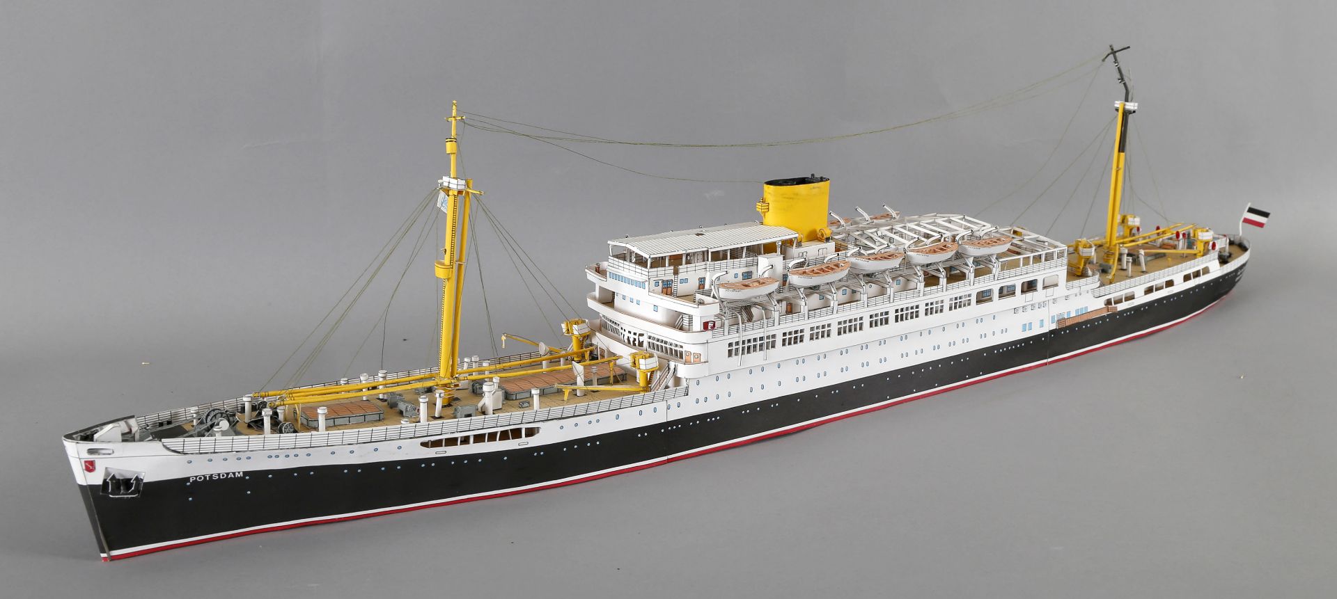 Papierschiffsmodell Schnelldampfer 'Potsdam' Bremen, Maßstab 1:250