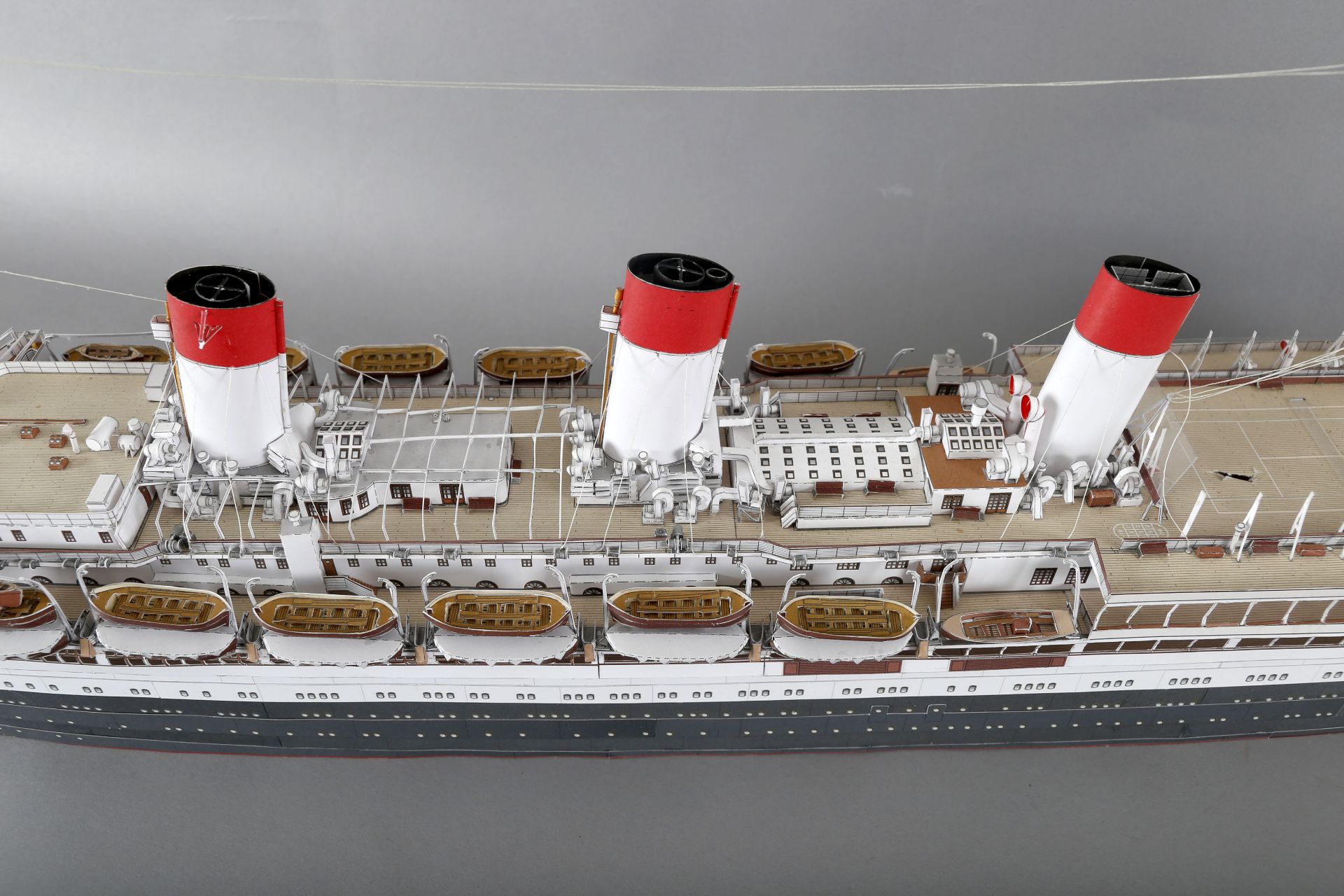 Papierschiffsmodell Luxusdampfer 'Cap Arcona', Maßstab 1:250 - Bild 2 aus 3