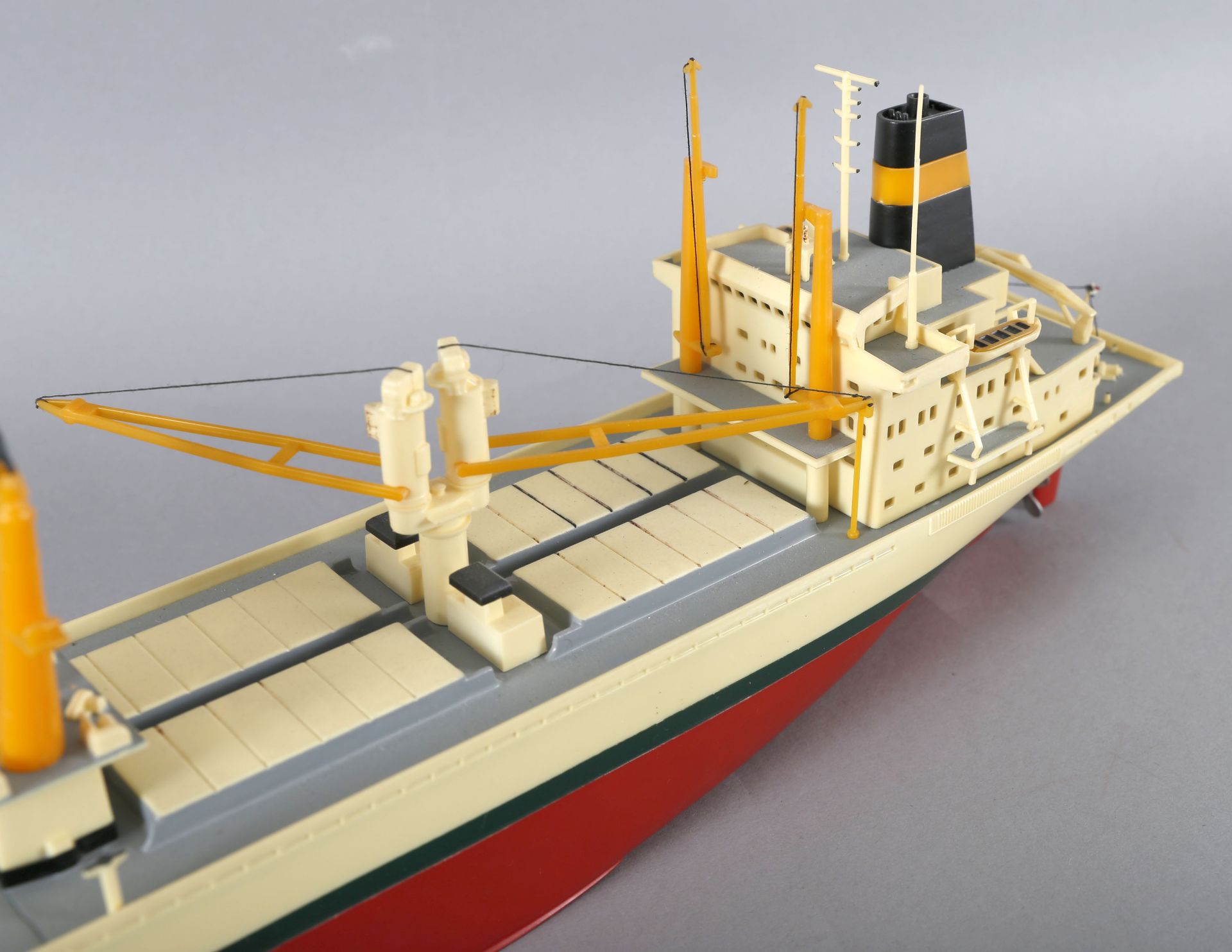 Kunststoffschiffsmodell Frachtschiff 'Nedlloyd Barcelona', Maßstab 1:400 - Image 2 of 3