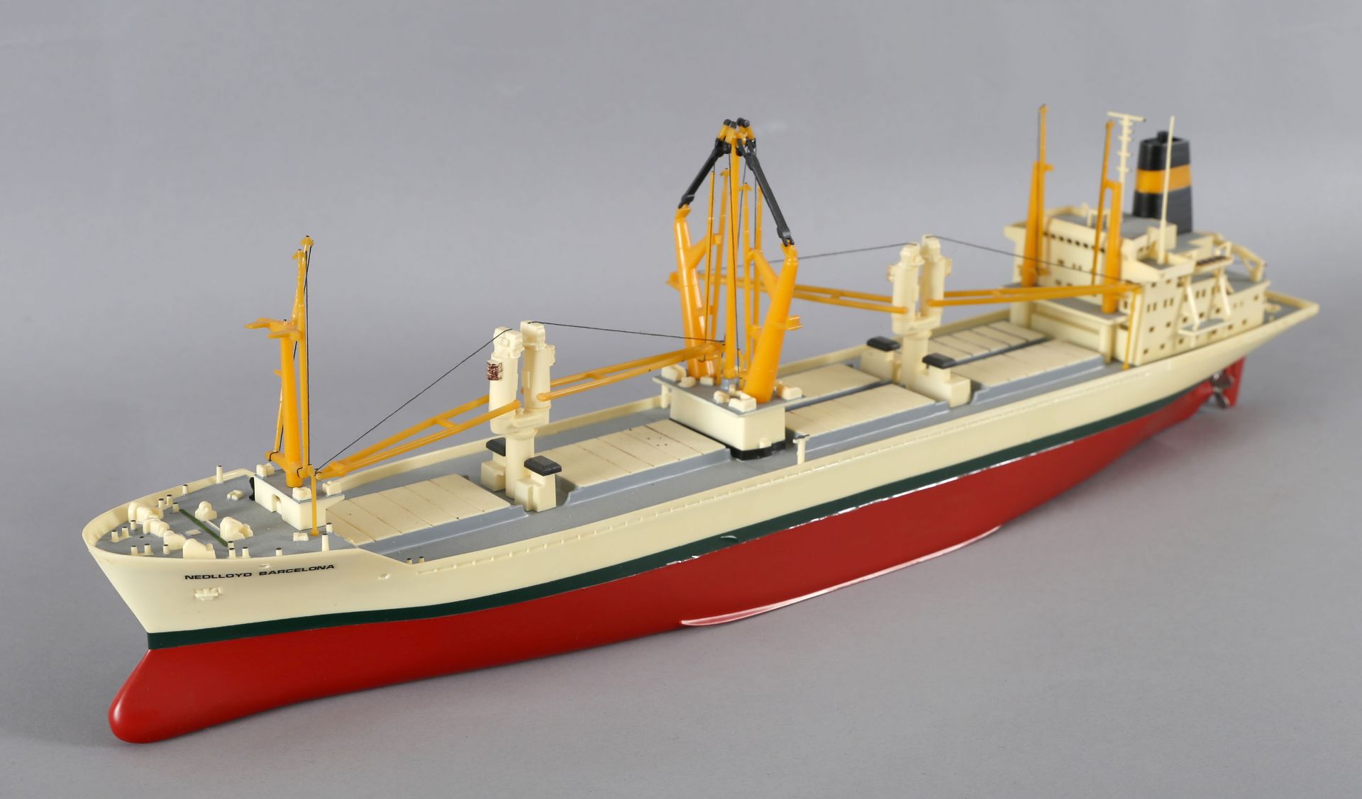 Kunststoffschiffsmodell Frachtschiff 'Nedlloyd Barcelona', Maßstab 1:400