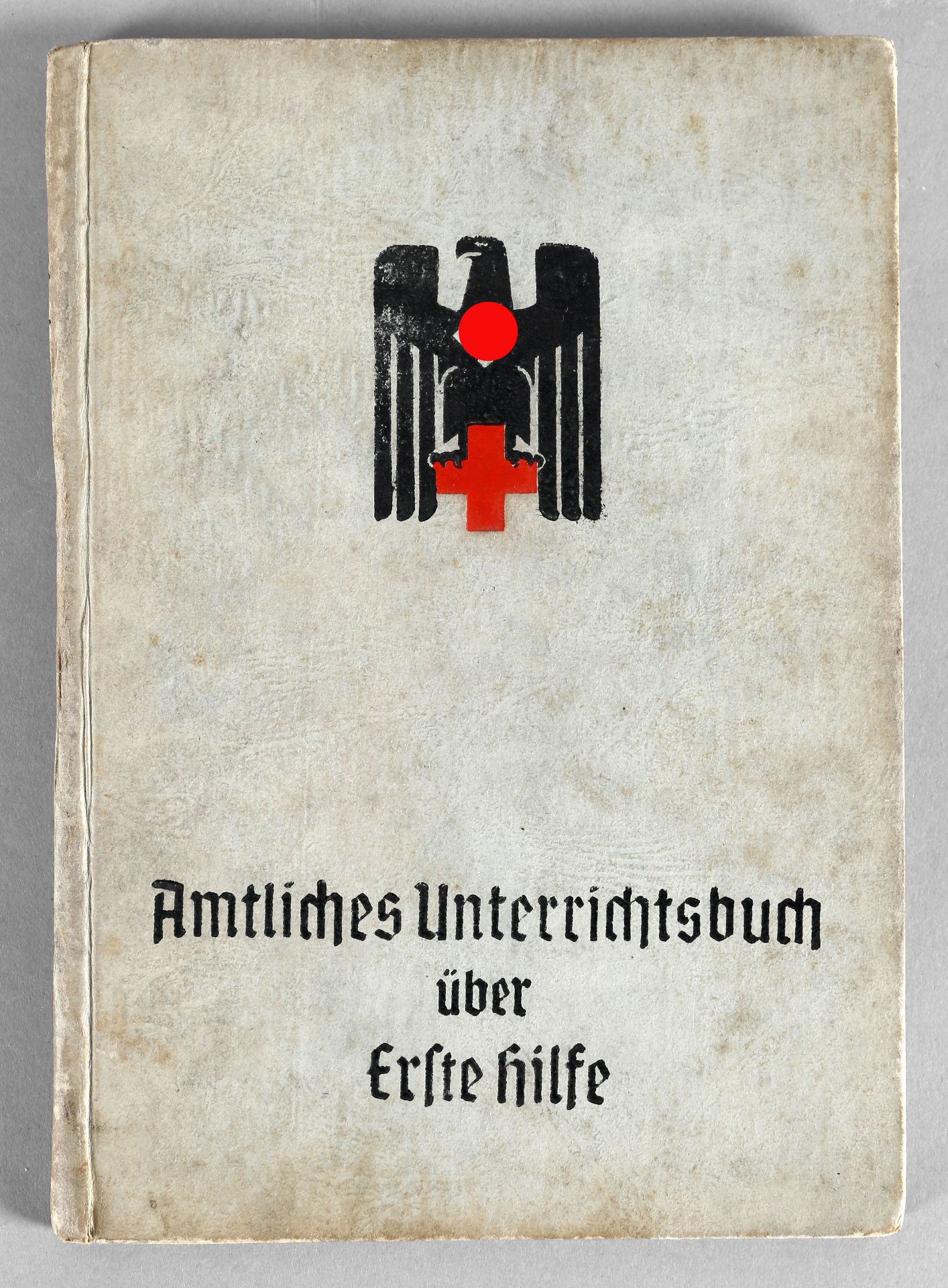Bronzene Ehrenmedaille für Verdienste um das Rote Kreuz und Amtliches Unterrichtsbuch über Erste Hil - Image 2 of 2