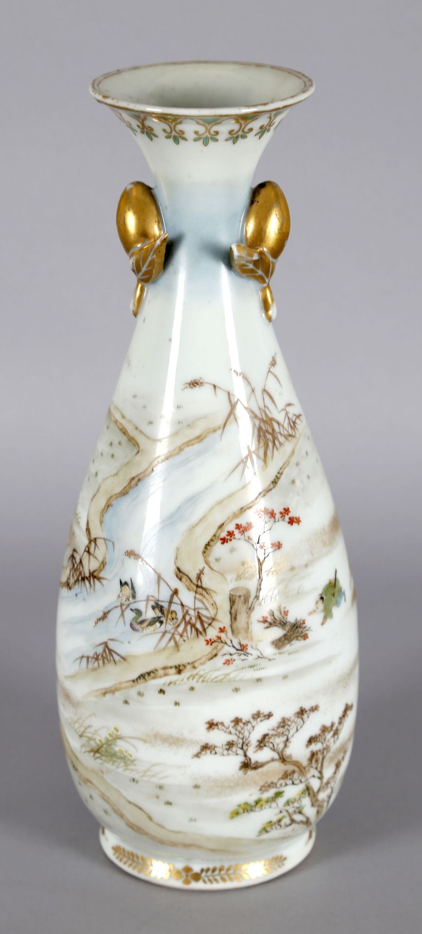 Vase mit Falkner und Entenjäger, wohl Japan, 19. Jh.