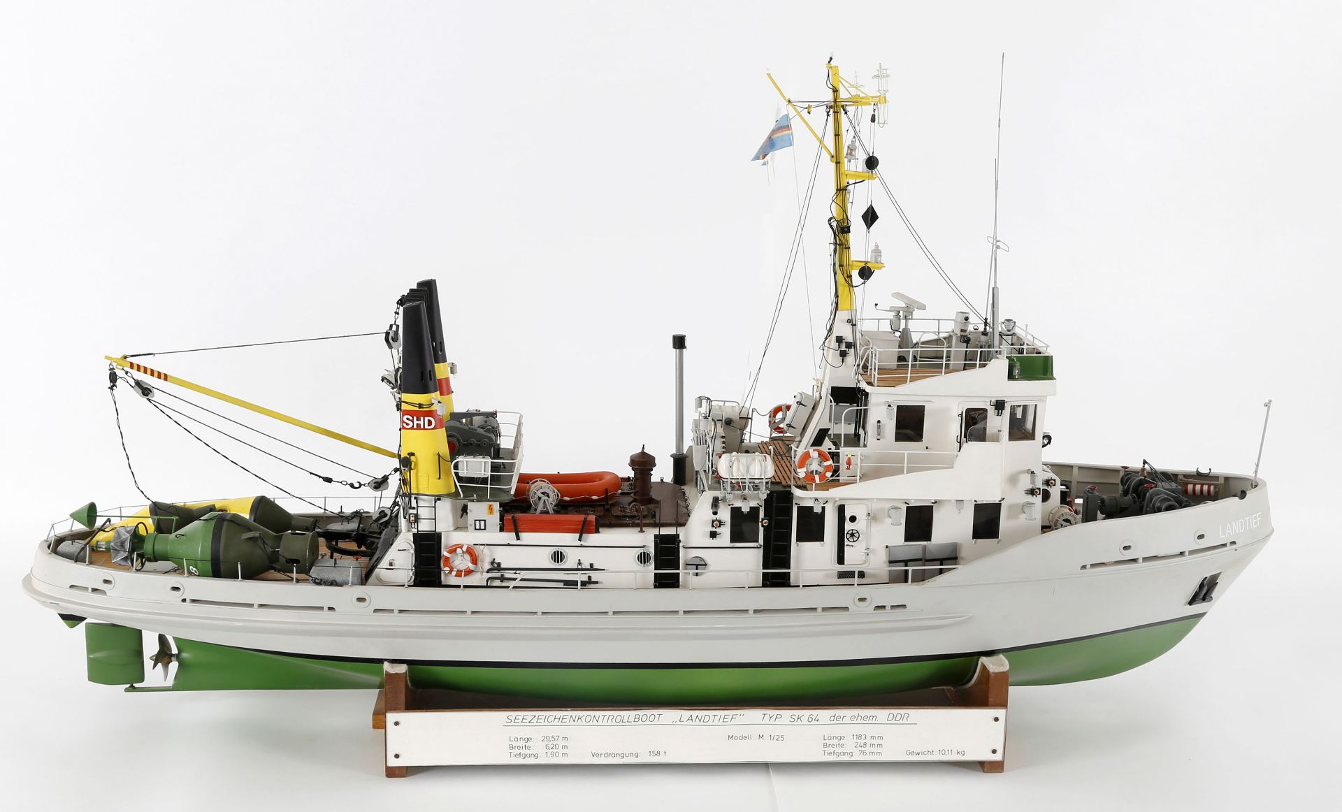 Modell des Seezeichenkontrollbootes 'Landtief' (SK64) - Image 7 of 7