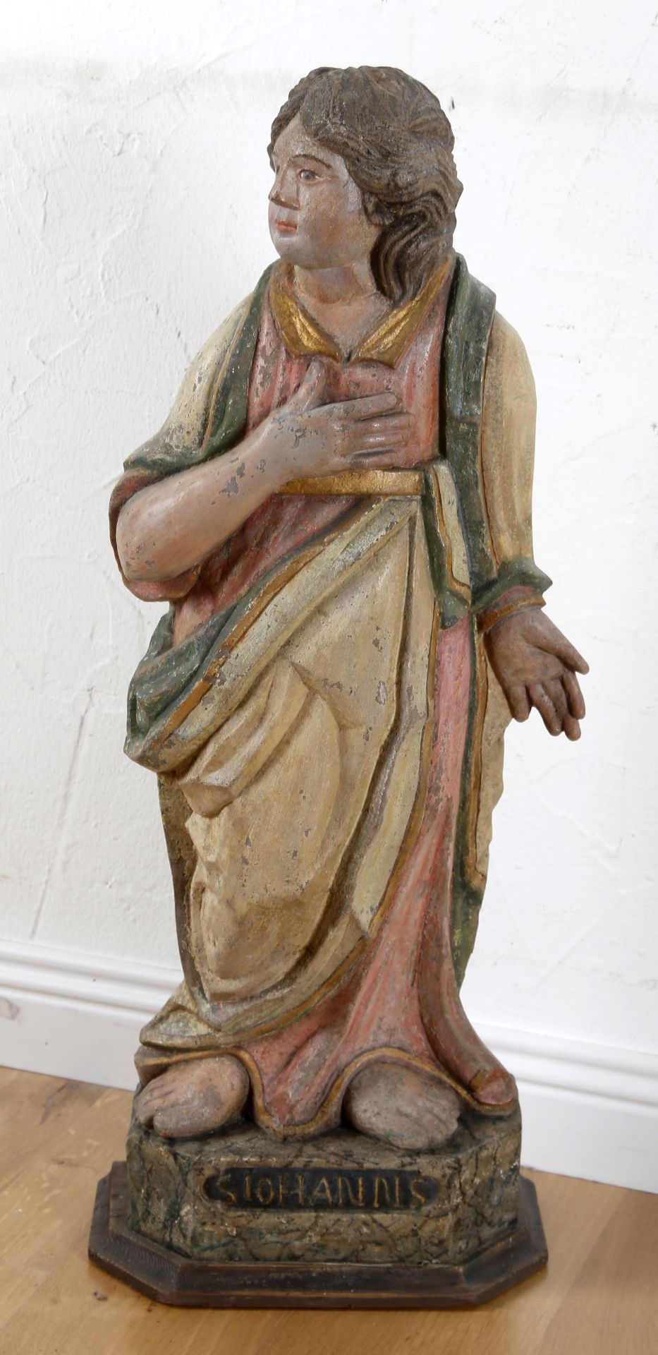 Apostel Johannes, farbig gefasste Skulptur aus grauem Sandstein, Saarland/Lothringen. 2. H. 18. Jh. - Bild 2 aus 2