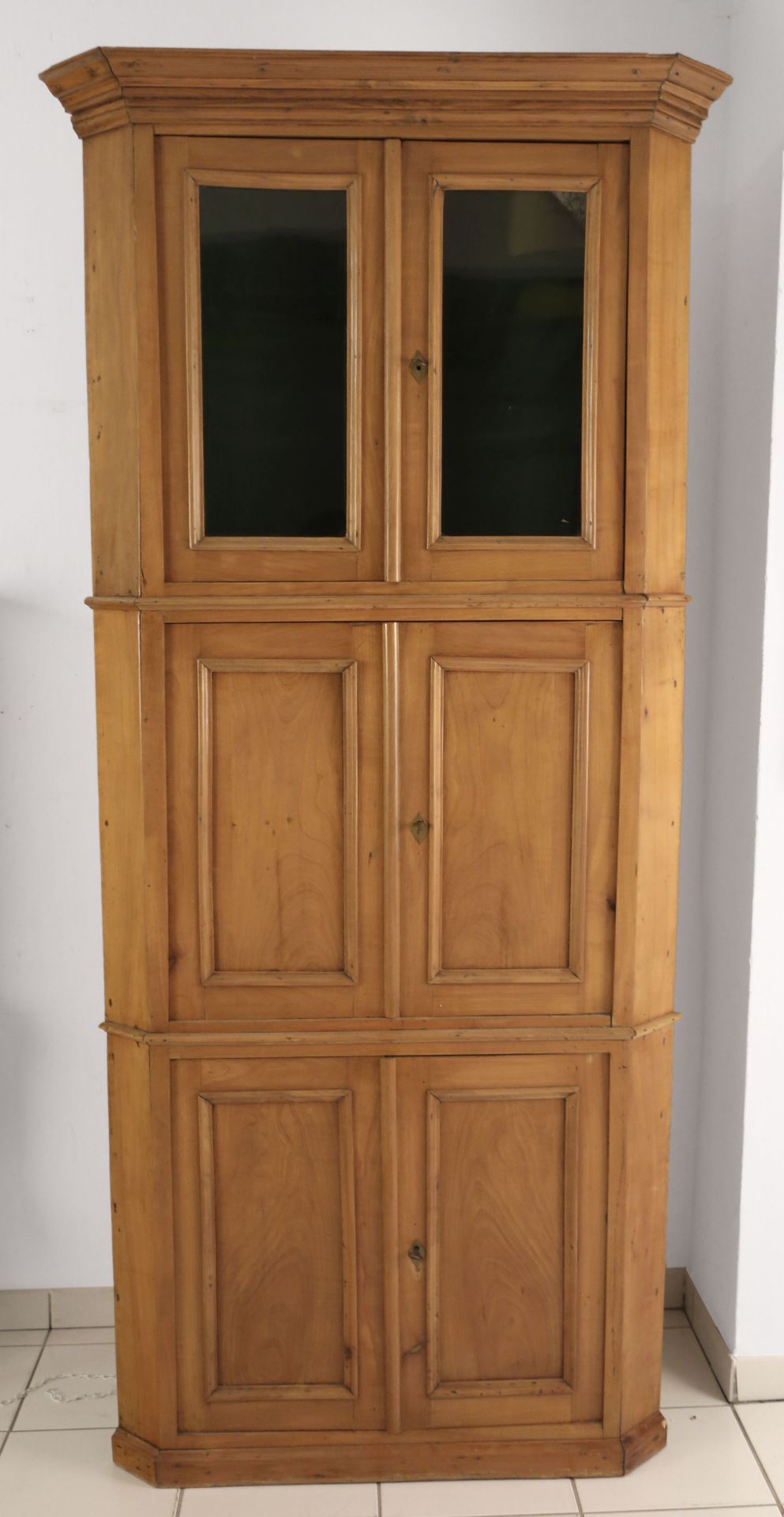 Biedermeier-Eckschrank aus Kirschbaum, Saarland, um1830