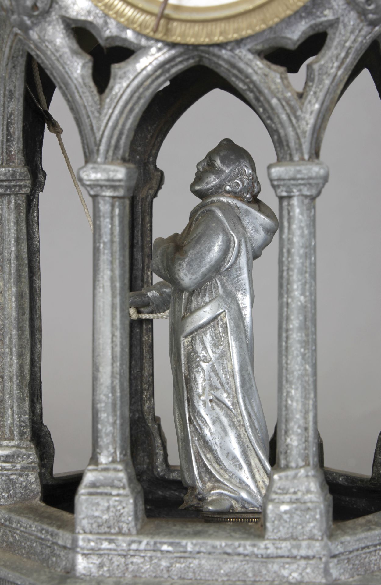 Neugotischer Wecker, Mönch läutet Glocke, Frankreich, um 1860-70 - Image 4 of 4