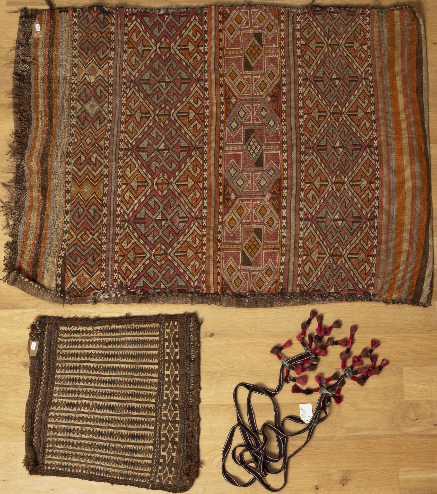 Große Sumagk-Packtasche, Zeltband und kl. Taschendeckel, Türkei, 2. H. 20. Jh.