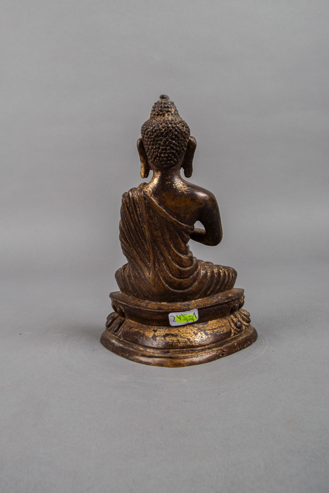 Buddha im Lotossitz mit Abhaya-Mudra-Geste (Ermutigungsgeste), wohl Nepal, 20. Jh. - Bild 2 aus 4