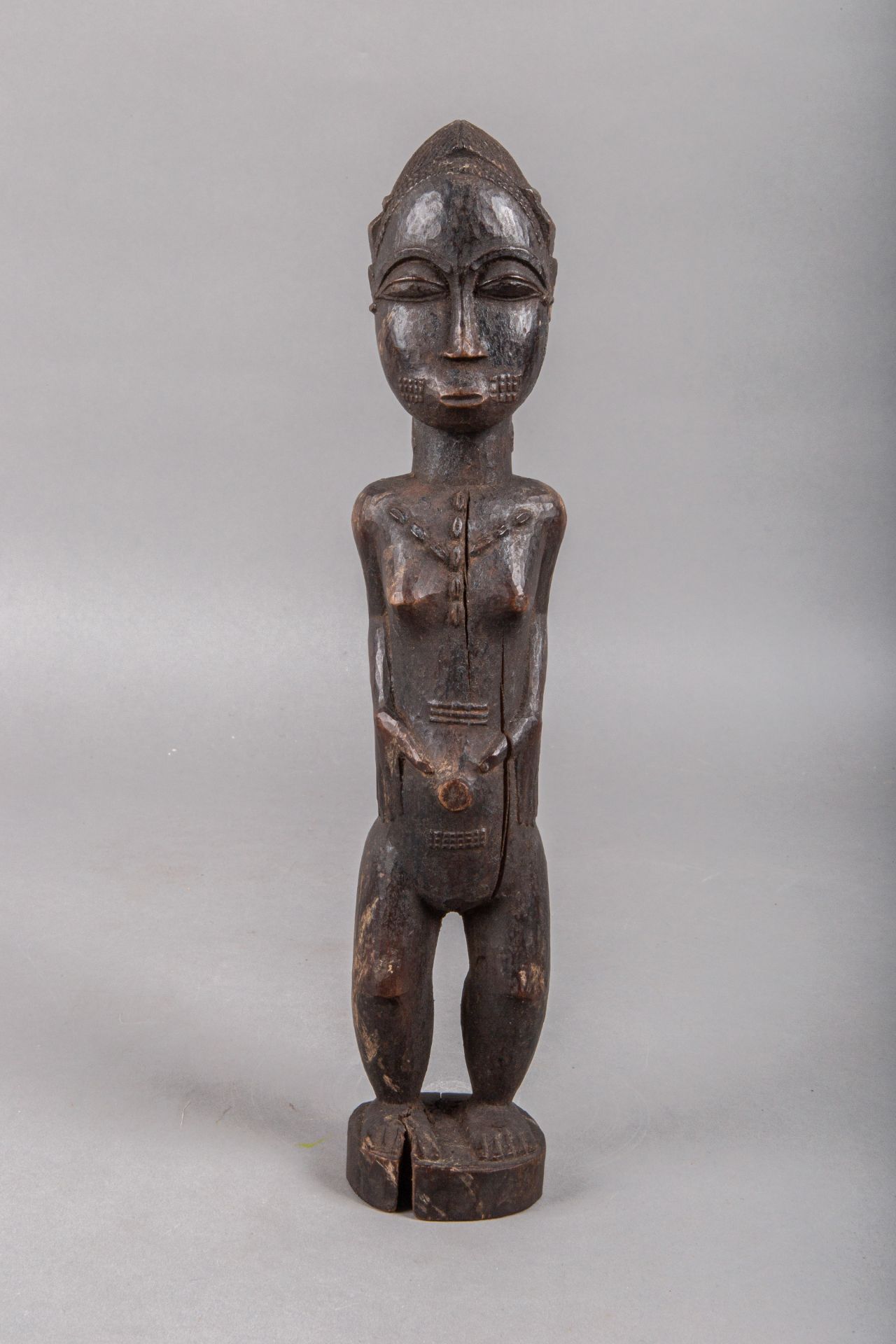 Stehende weibliche Figur 'blolo bla', Holz, Elfenbeinküste