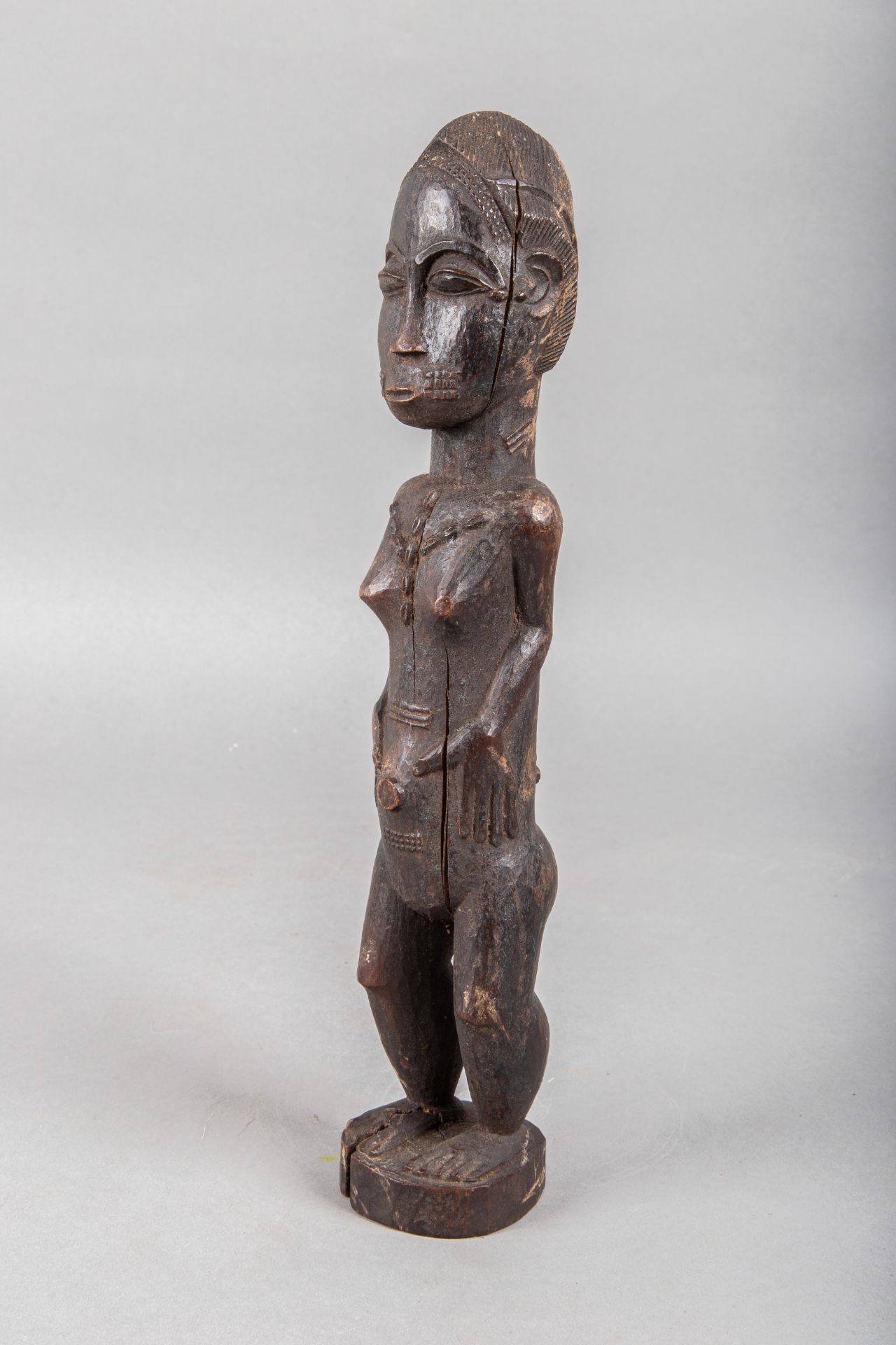 Stehende weibliche Figur 'blolo bla', Holz, Elfenbeinküste - Bild 3 aus 4