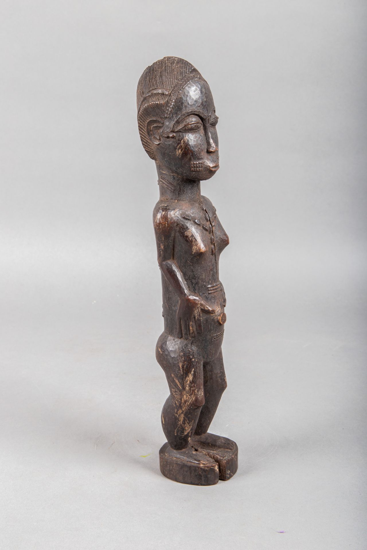 Stehende weibliche Figur 'blolo bla', Holz, Elfenbeinküste - Bild 4 aus 4