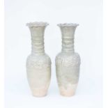 中国，青瓷冥器花瓶两件，1404年
