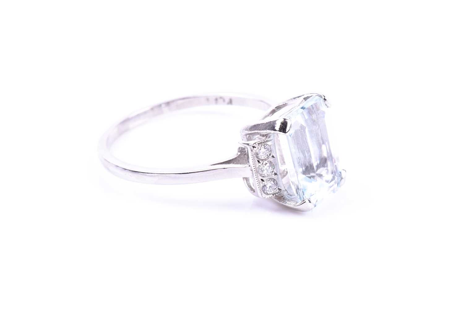 A platinum, diamond, and aquamarine ring, set with an emerald-cut aquamarine of approximately 2.55 - Image 3 of 6