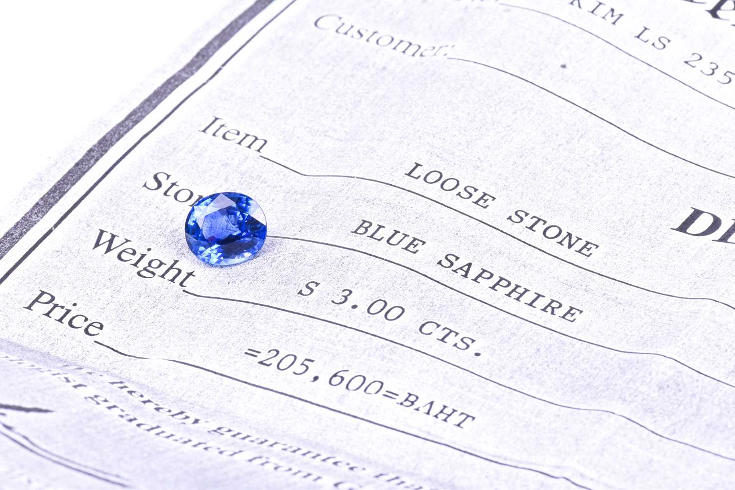 An unmounted oval sapphire, estimated to be approximately 3cts and believed to be of Thai origin. - Image 2 of 7