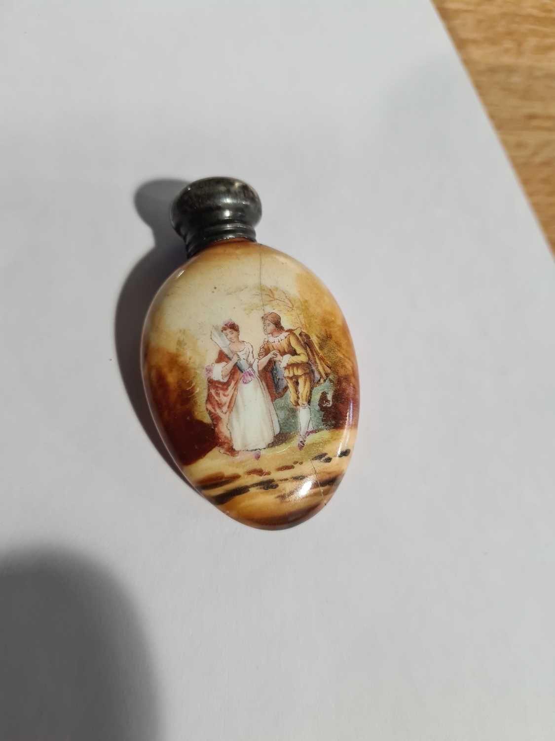 A white metal mounted shell scent bottle 8.4 cm long, together with a white metal and hardstone - Image 7 of 14