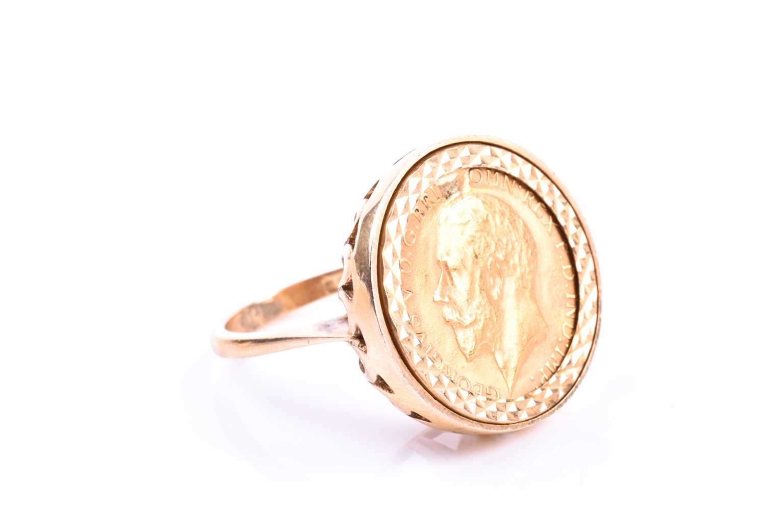 A 9ct yellow gold half sovereign ring, in bright-cut mount, depicting George V (date indistinct - Image 2 of 4