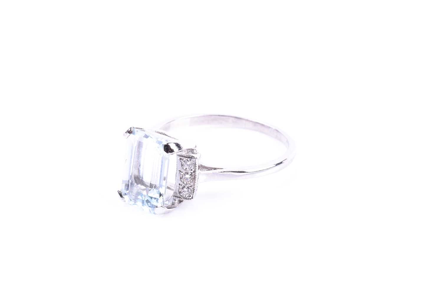 A platinum, diamond, and aquamarine ring, set with an emerald-cut aquamarine of approximately 2.55 - Image 5 of 6