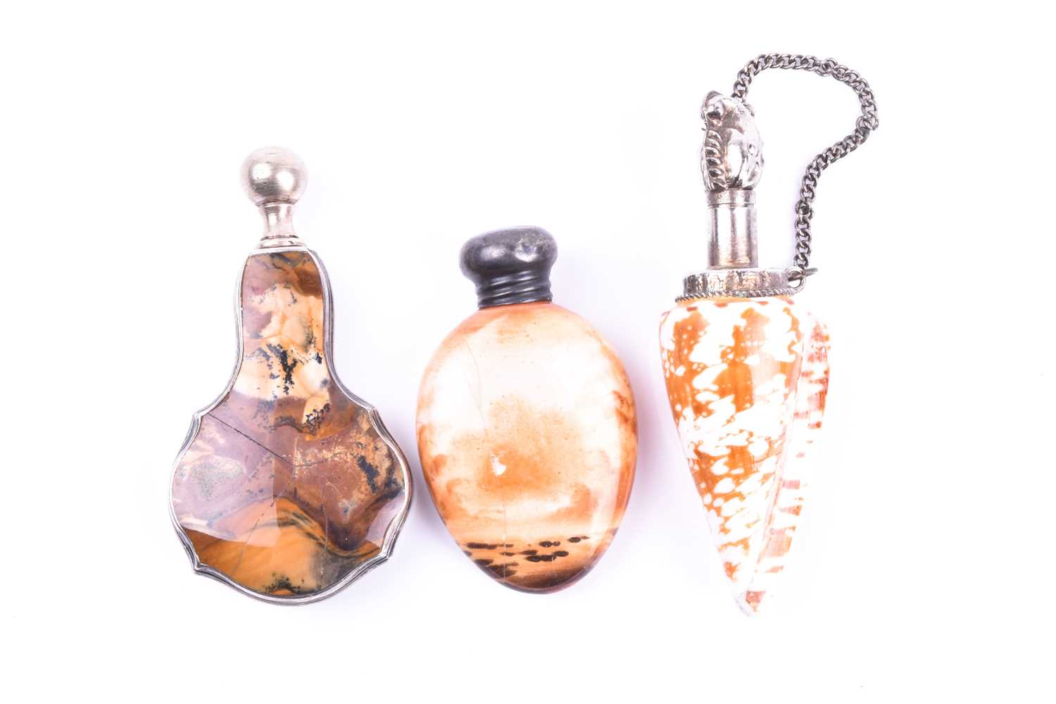 A white metal mounted shell scent bottle 8.4 cm long, together with a white metal and hardstone - Image 2 of 14