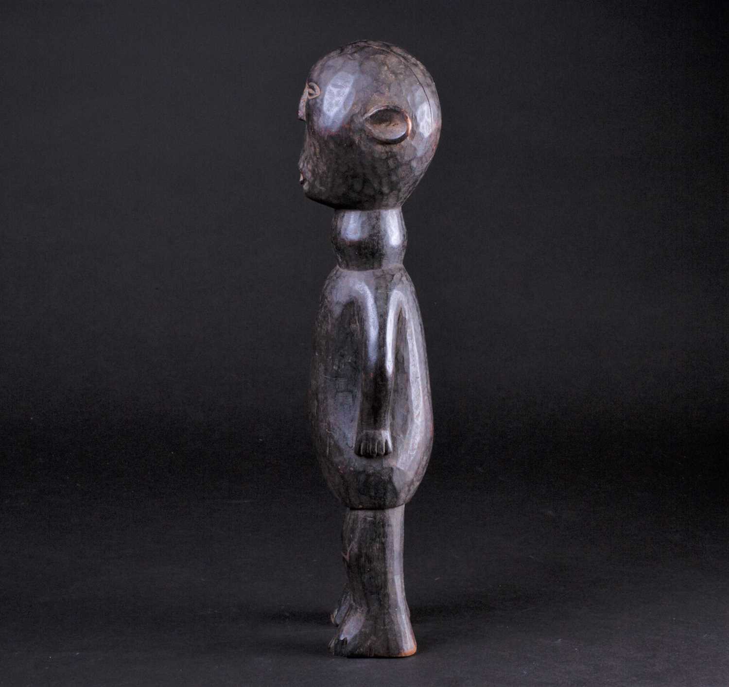 An East African carved wood standing figure of a man, Possibly Kamba, Kenya, his hands resting - Image 3 of 5