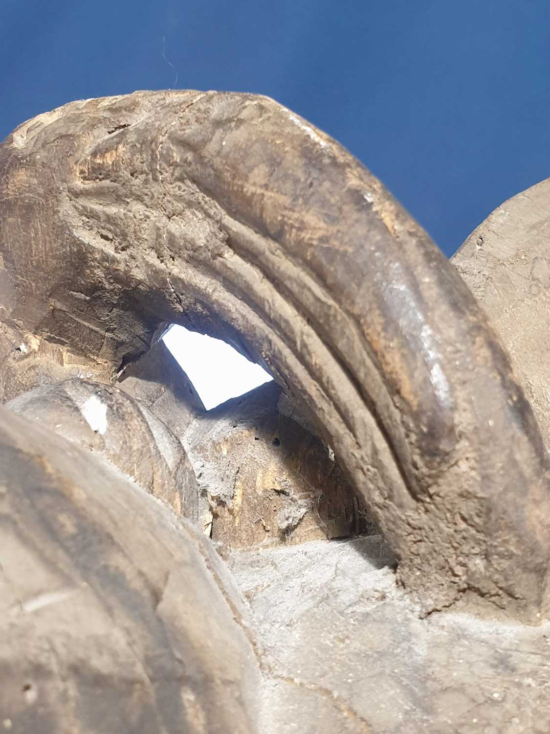 A South Seas mask, surmounted by a Toucan above large swirl type eyes, the mouth showing teeth - Image 19 of 23