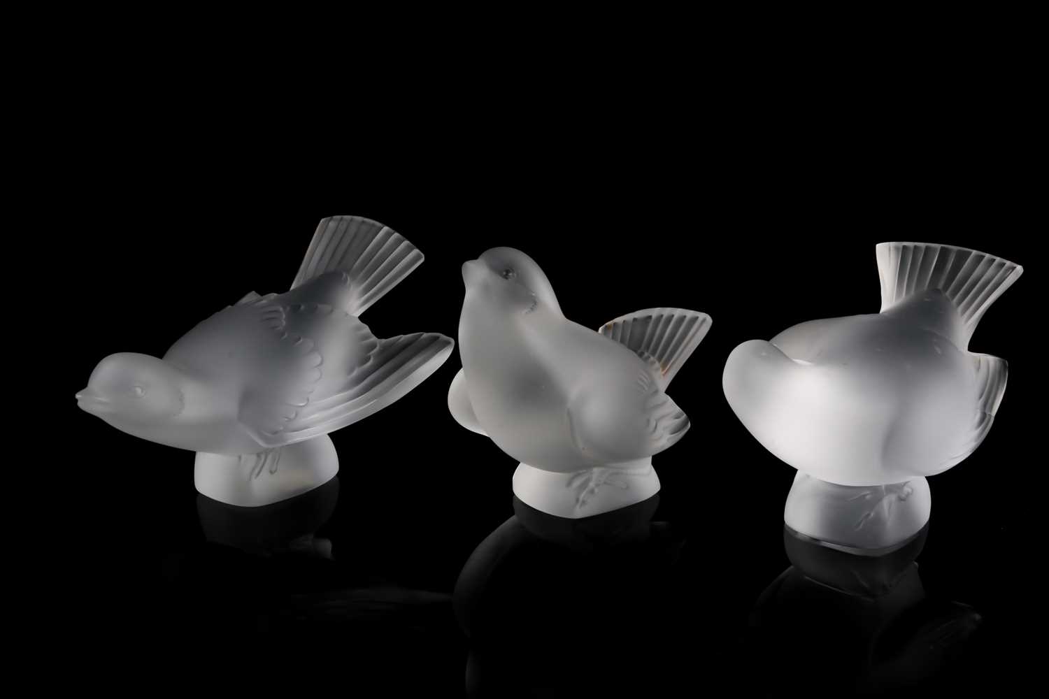 A group of five assorted modern Lalique frosted glass models of birds, together with a tiger, the - Image 3 of 6