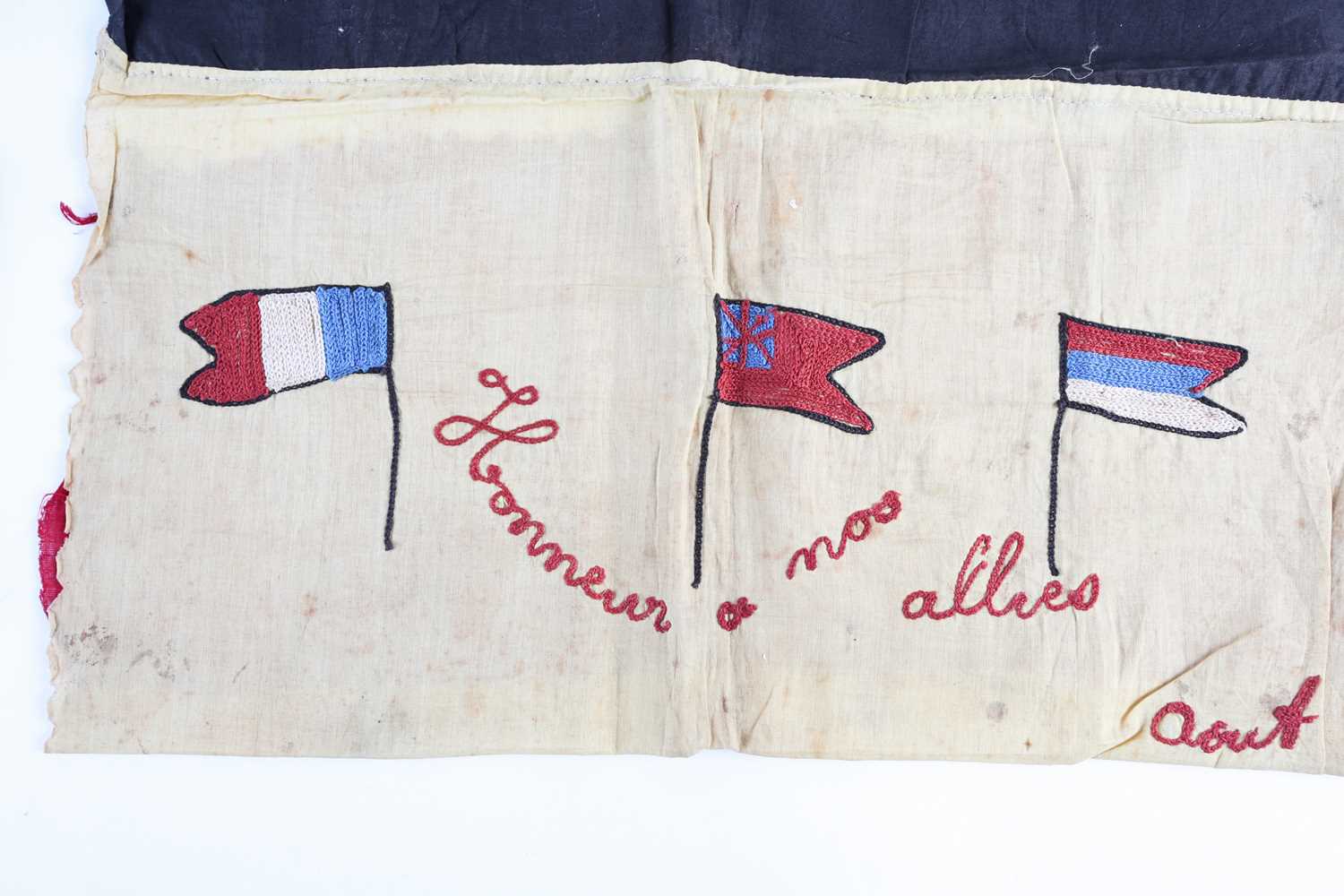 A small collection of WW I ephemera, comprising a French embroidery of allies flags, a small 'Vive - Image 7 of 14