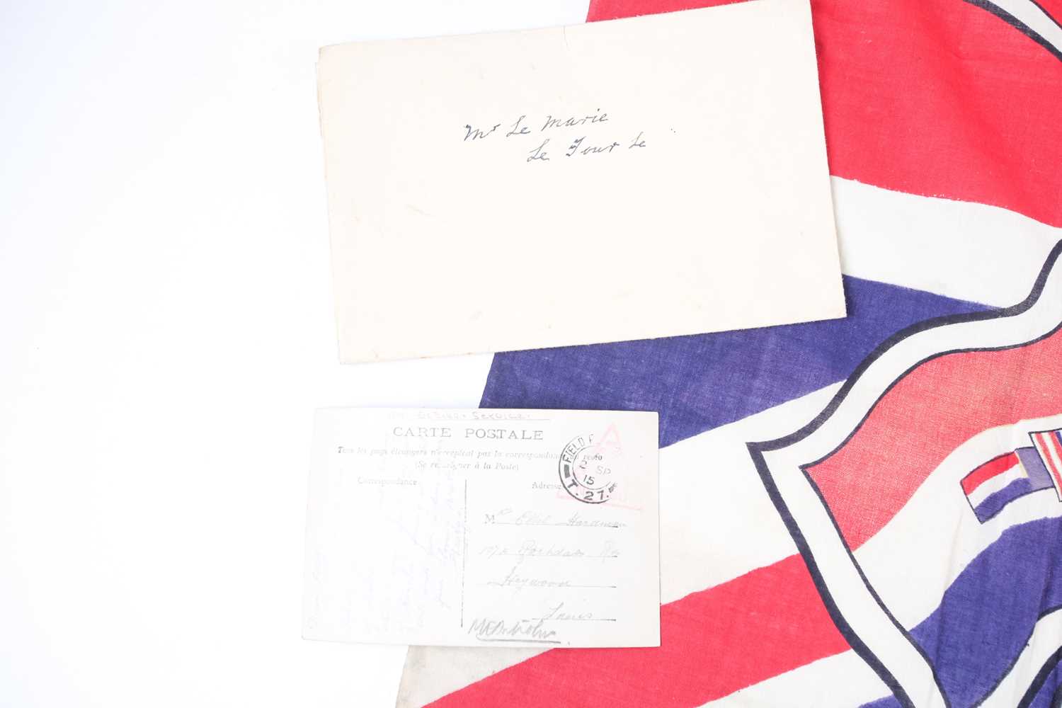 A small collection of WW I ephemera, comprising a French embroidery of allies flags, a small 'Vive - Image 13 of 14