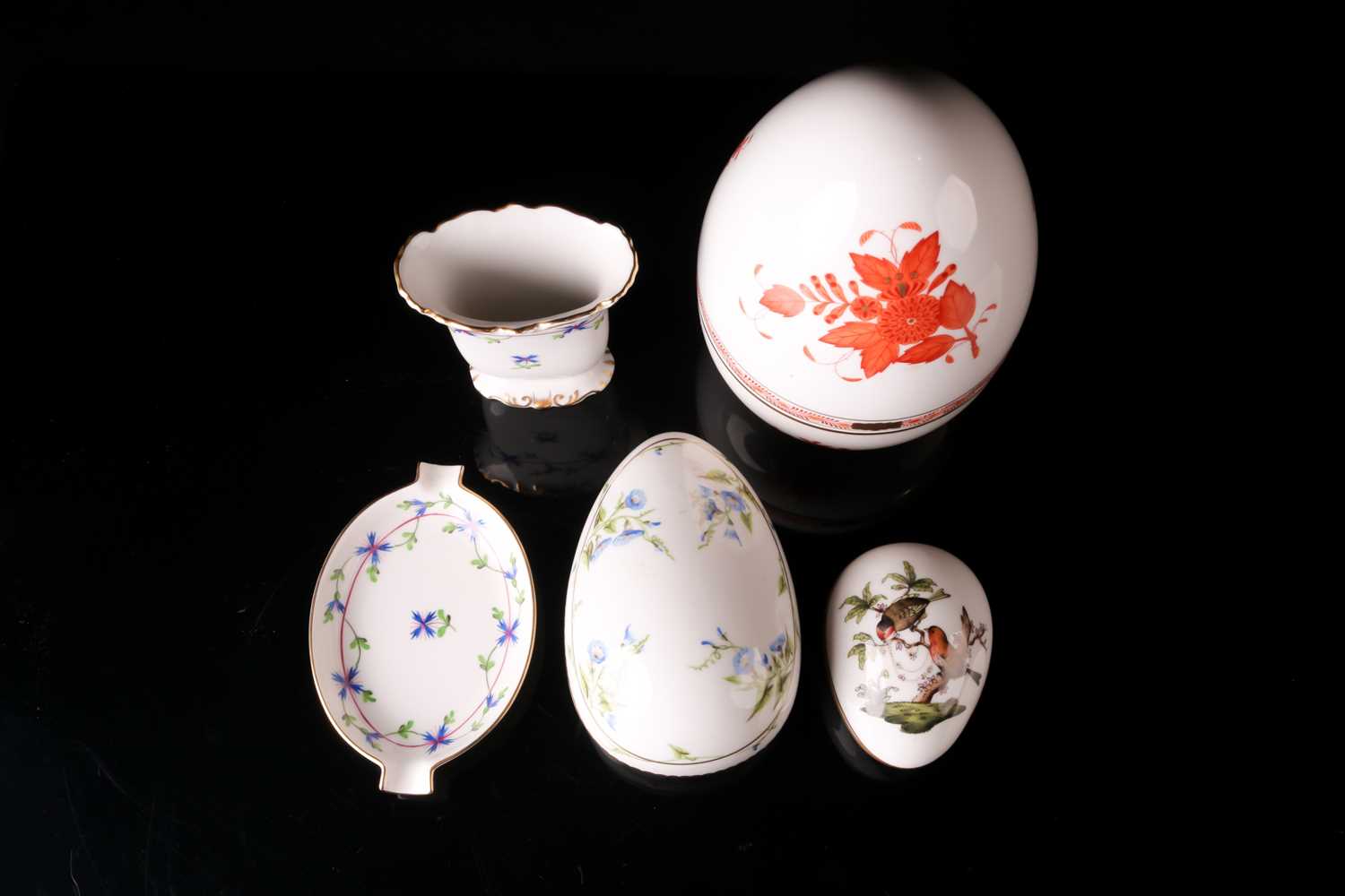 Five pieces of hand-painted Herend porcelain, comprising three boxes formed as eggs, the largest - Image 4 of 8