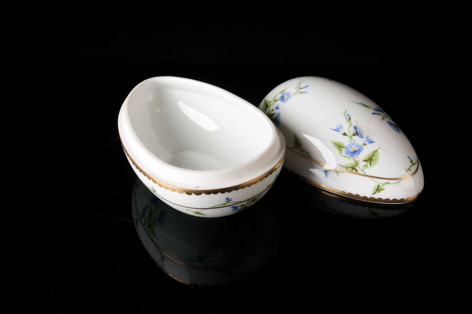 Five pieces of hand-painted Herend porcelain, comprising three boxes formed as eggs, the largest - Image 7 of 8