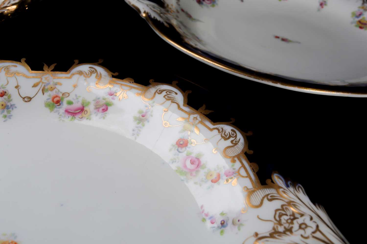 Two Meissen porcelain cabinet plates, 20th century, each with floral sprays and moulded rococo style - Image 4 of 7