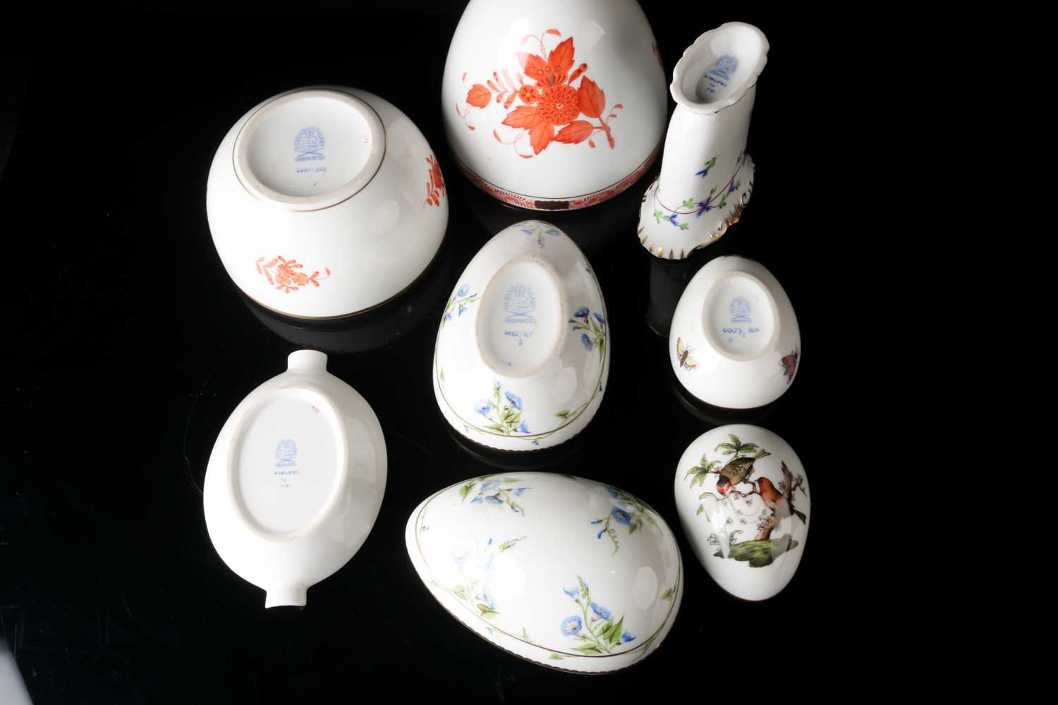 Five pieces of hand-painted Herend porcelain, comprising three boxes formed as eggs, the largest - Image 2 of 8