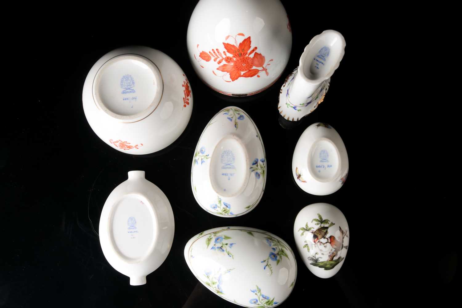 Five pieces of hand-painted Herend porcelain, comprising three boxes formed as eggs, the largest - Image 8 of 8