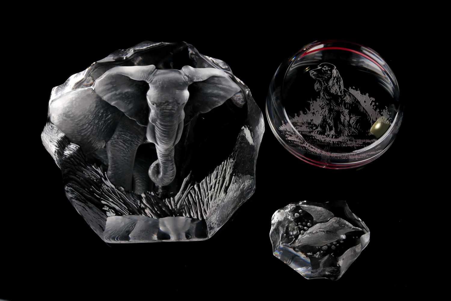 A boxed Baccarat crystal glass paperweight, modelled as a dolphin on a wave, 5.5 cm high, together - Image 4 of 7