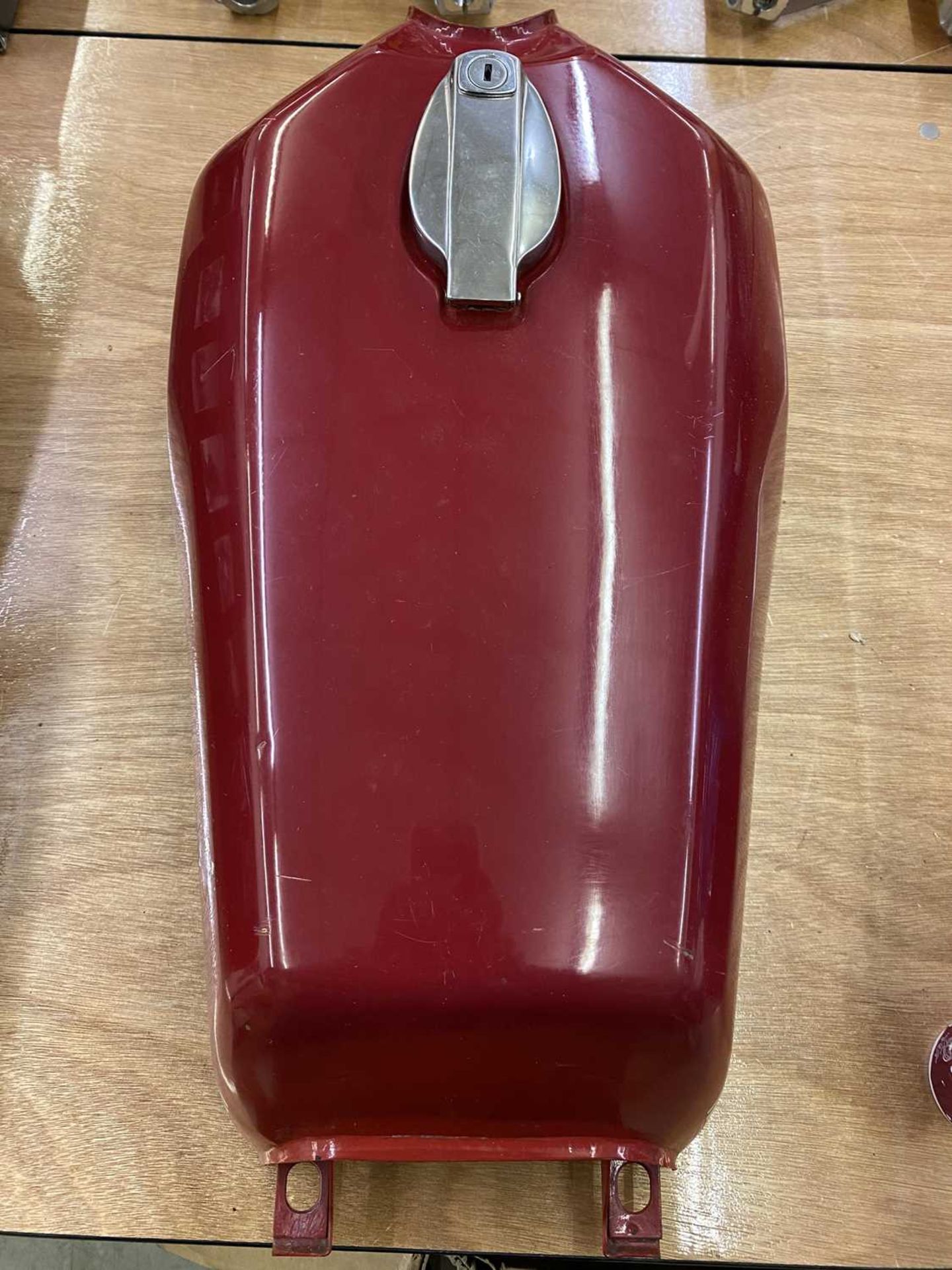 Two Yamaha red fuel tanks. - Image 3 of 5