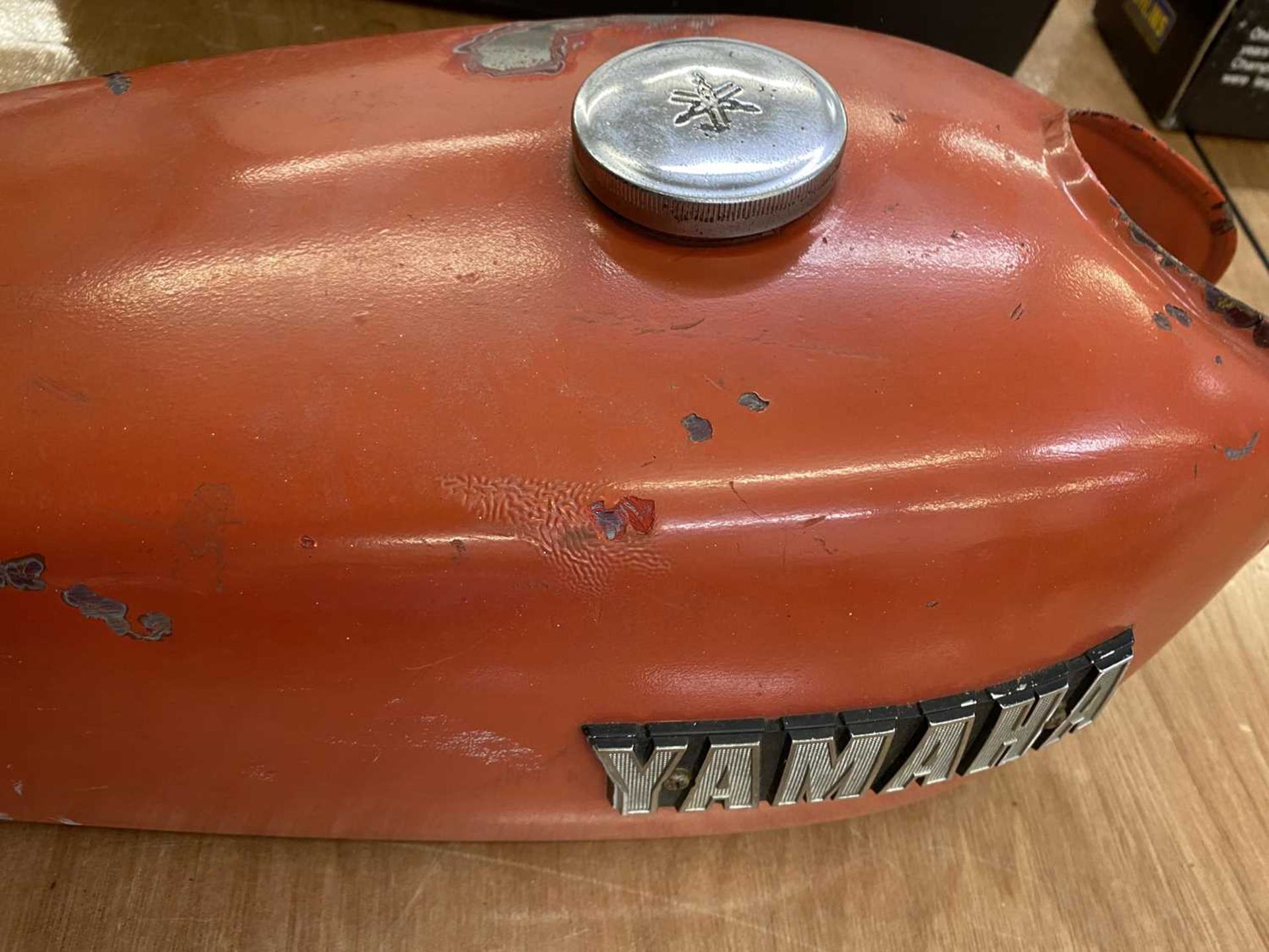 Two Yamaha red fuel tanks. - Image 2 of 5