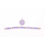 A yellow metal and purple jade segmented bracelet, the clasp marked 14K, approximately 18 cm long,