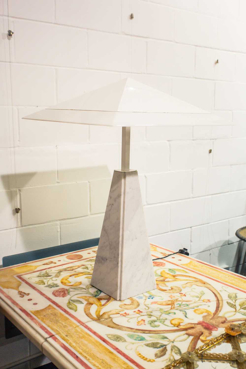 A modernist white marble and white perspex pyramid form table lamp. 90 cm high x 63 cm wide x 63 - Image 4 of 7