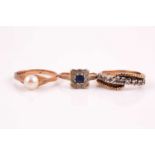A single stone cultured pearl ring in 9ct gold mount, together with a sapphire set cluster ring with