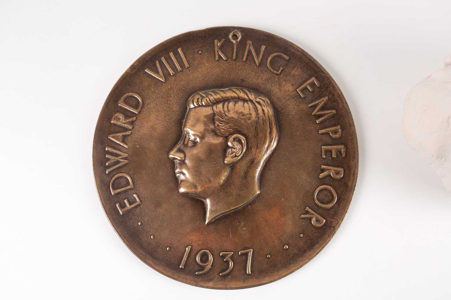 A bronze portrait plaque of HM King Edward VIII, inscribed 'Edward VIII, King-Emperor 1937' - Image 4 of 8