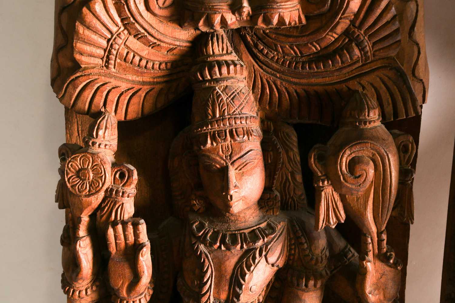 An Indian teak wood arched architectural panel, carved and pierced with Lord Ganesh and attendants - Image 7 of 8