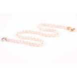 An 18ct yellow gold and pearl necklace, the cultured white pearls approximately 7.5 mm, fastened